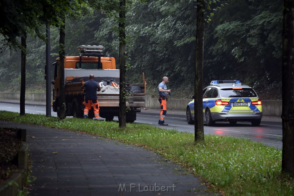 VU Frontal Koeln Hoehenhaus Berlinerstr vor Leuchterstr P94.JPG - Miklos Laubert